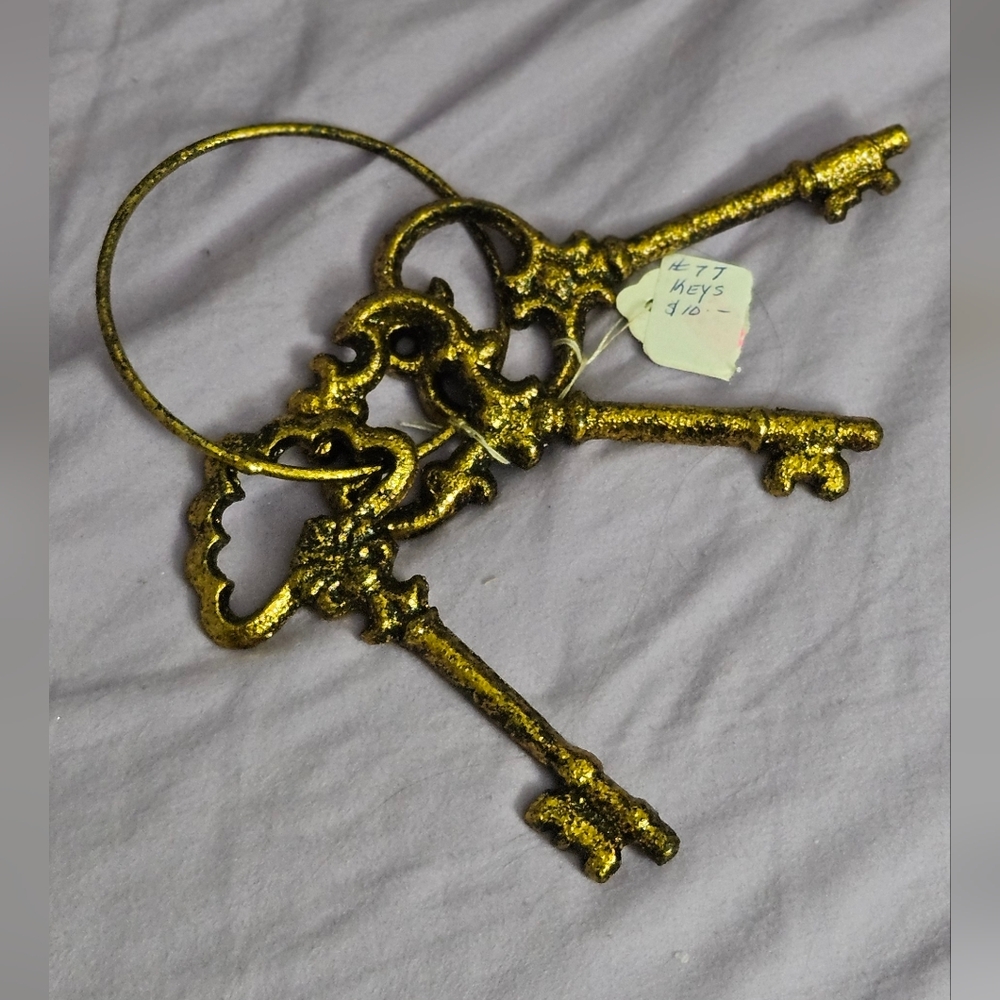 Vintage Style Gold Skeleton Keys